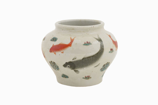 Olla china vintage decorada con peces dorados y carpas koi