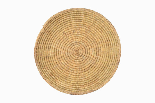 Panier en paille marocaine finement tressée