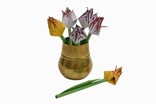 Tulipes en papier en paquet plat