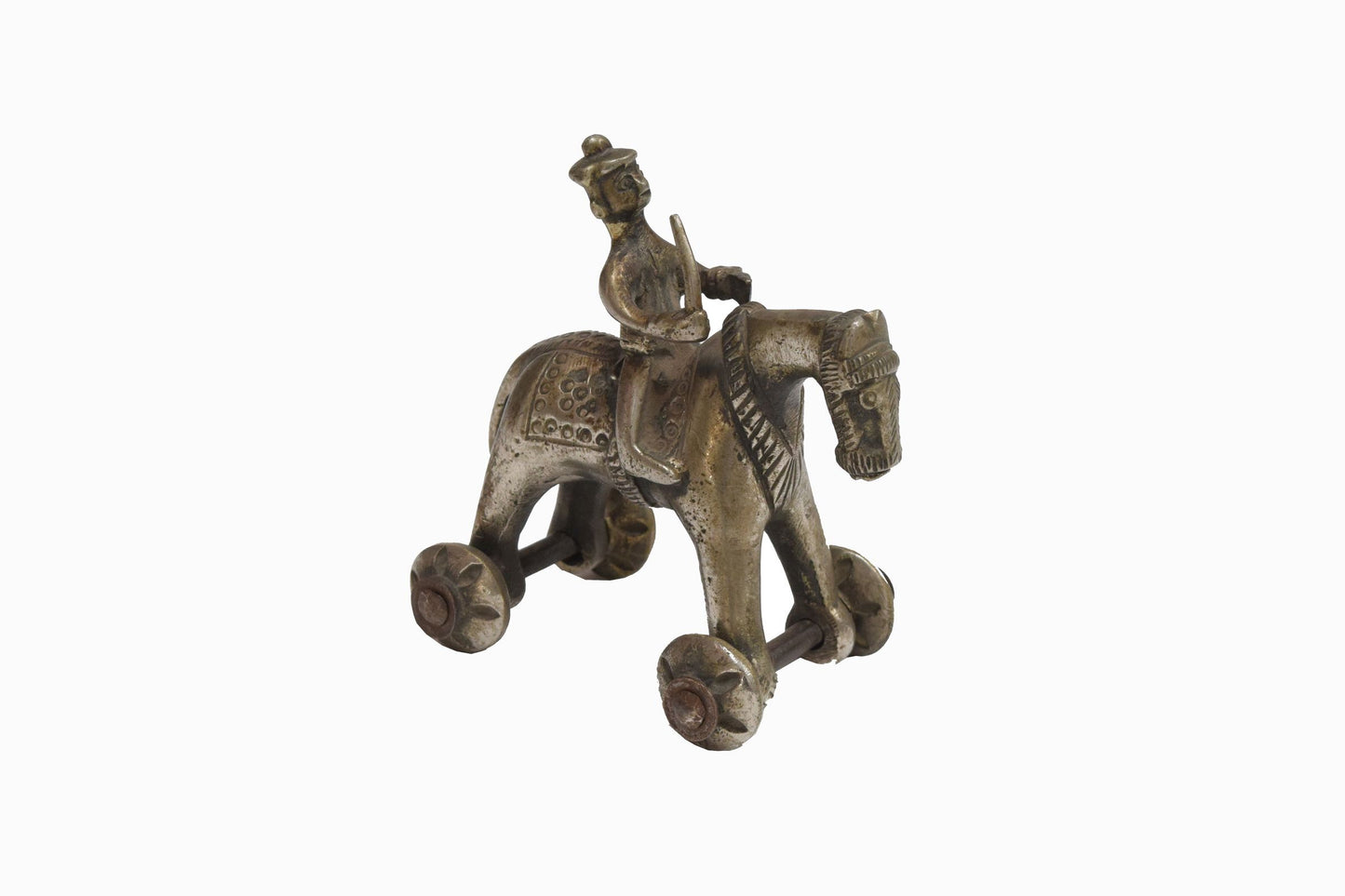 Caballo y jinete de latón indio vintage sobre ruedas