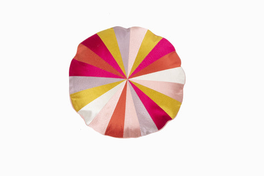 COUSSIN ROND SEGMENTÉ ET BRODÉ ROSE