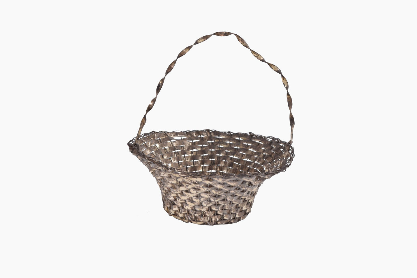 Cesta de metal tejido bañado en plata.