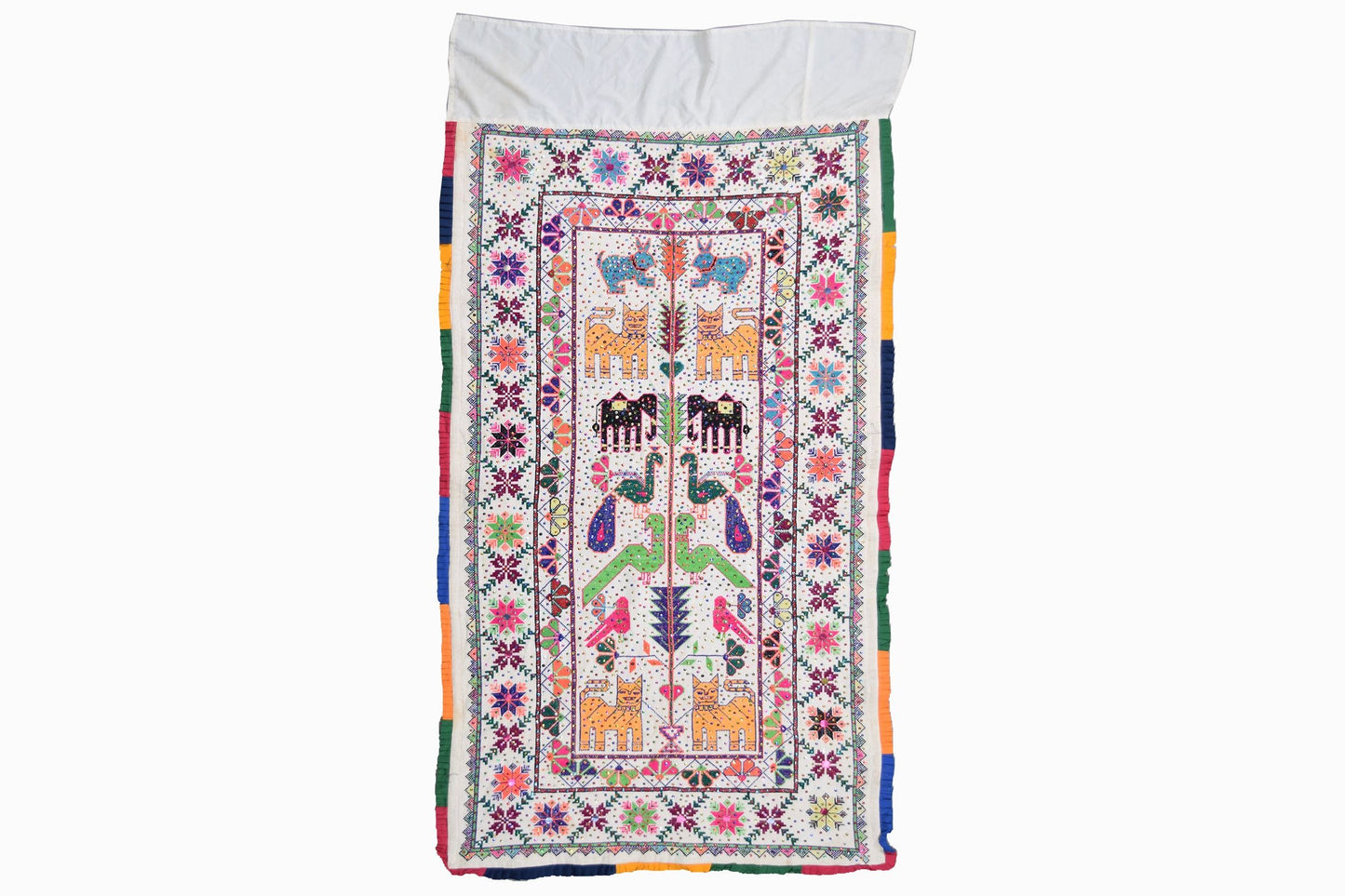 Un colgante de pared gujurati vintage con lentejuelas WH24