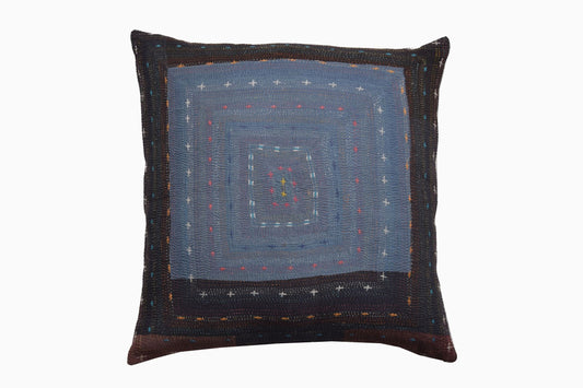 Coussin de sol brodé indigo Réf 101