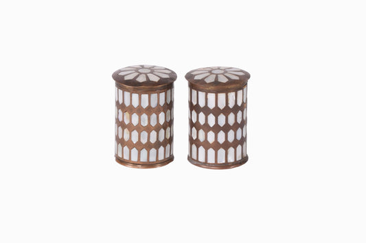 Caja de latón y nácar.