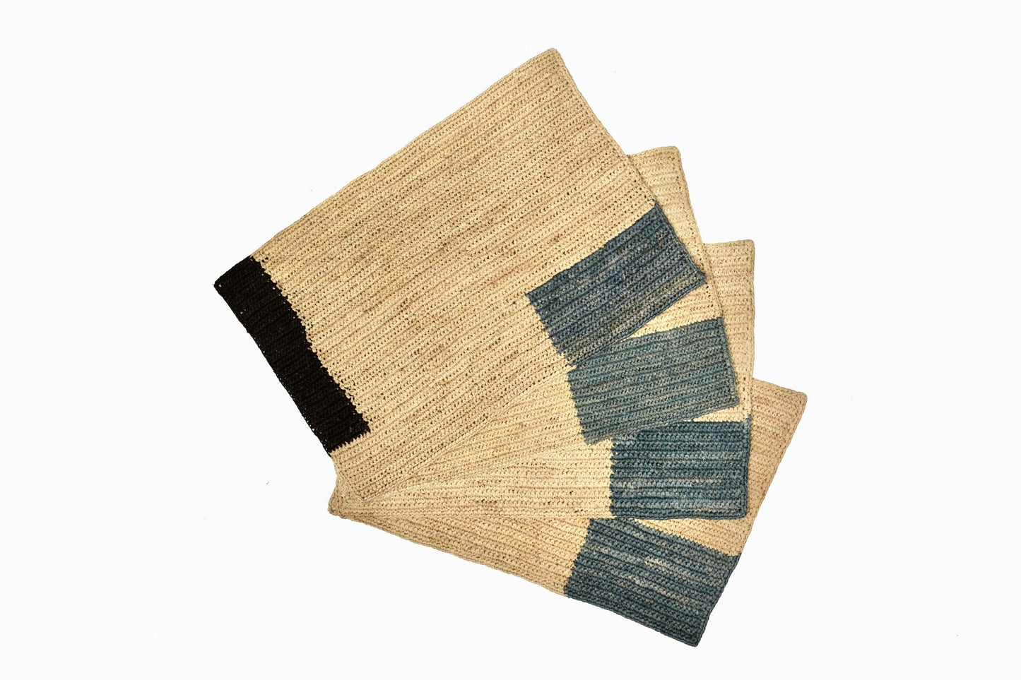 SET DE TABLE RECTANGULAIRE EN PAILLE NOIR BLEU POUDRE (LOT DE 4)