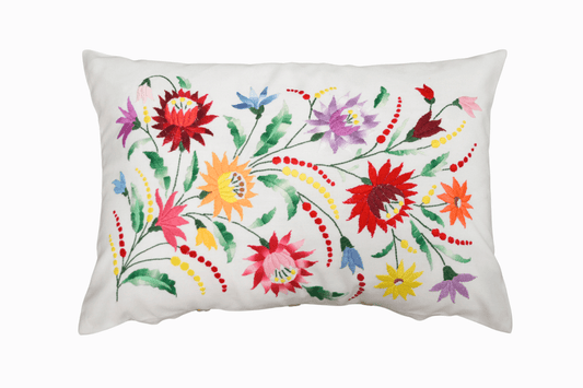 COUSSIN BRODÉ À BORD FESTONNÉ