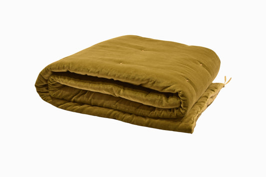 Soft velvet bedthrow in mousse green