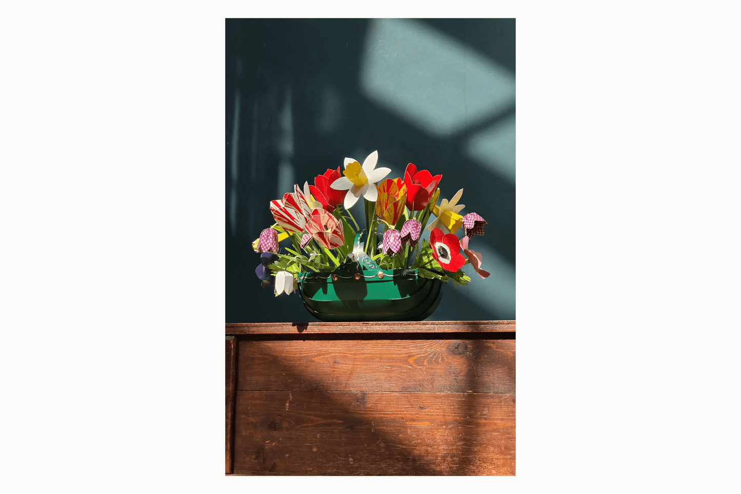 Flat pack paper Snake's Head flowers
