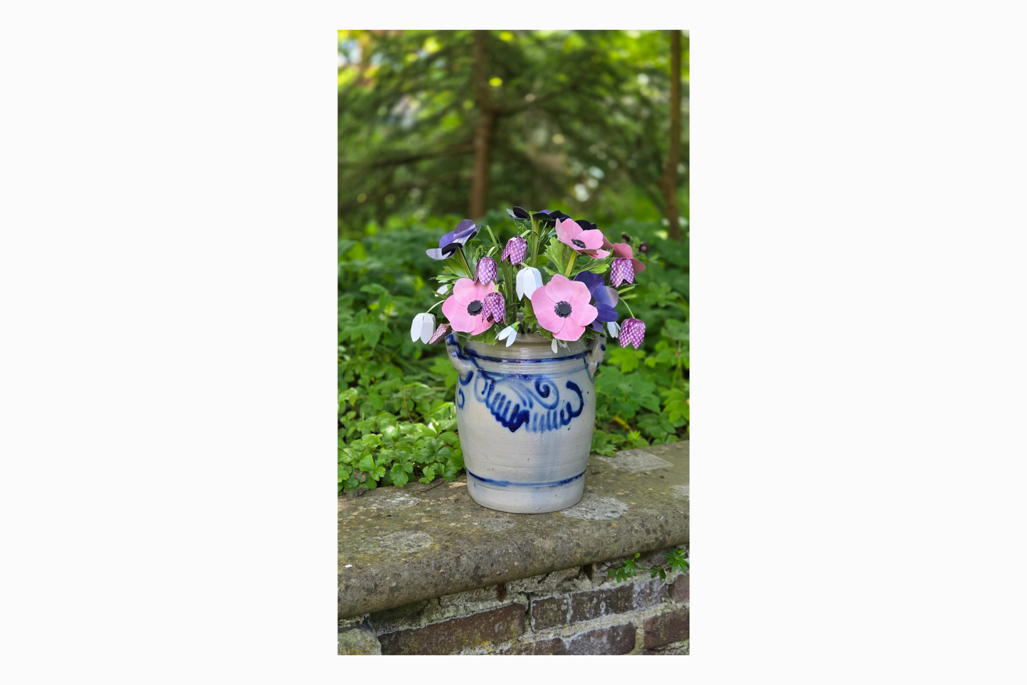 Flat pack paper Snake's Head flowers