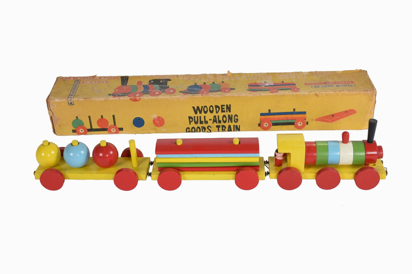 Tren vintage de madera con caja original. 