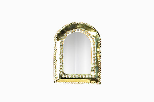 Arco de espejo pequeño con agujeros.